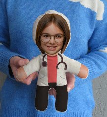Kişiye Özel Fotoğraflı Kız Çocuk Doktor Bebek Yastık-1