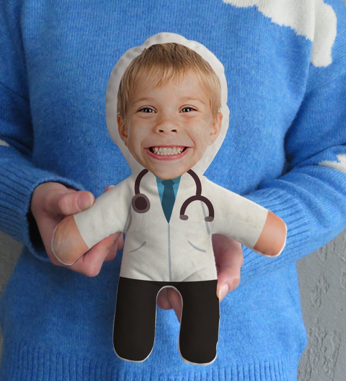 Kişiye Özel Fotoğraflı Erkek Çocuk Doktor Bebek Yastık-1