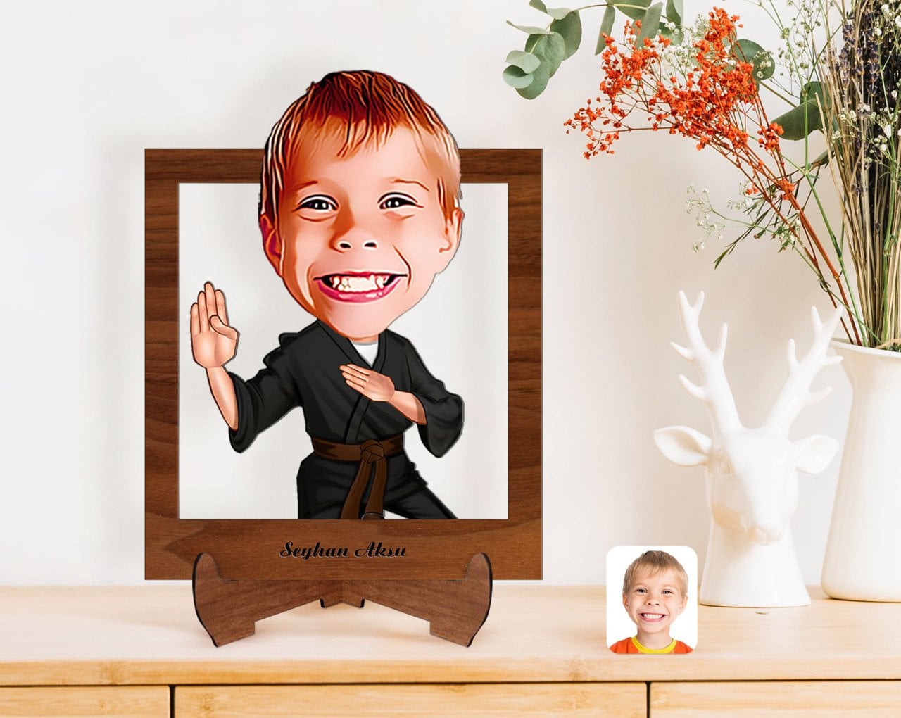 Kişiye Özel Çocuk Karateci Karikatürlü Ahşap Standlı 3D Biblo-1