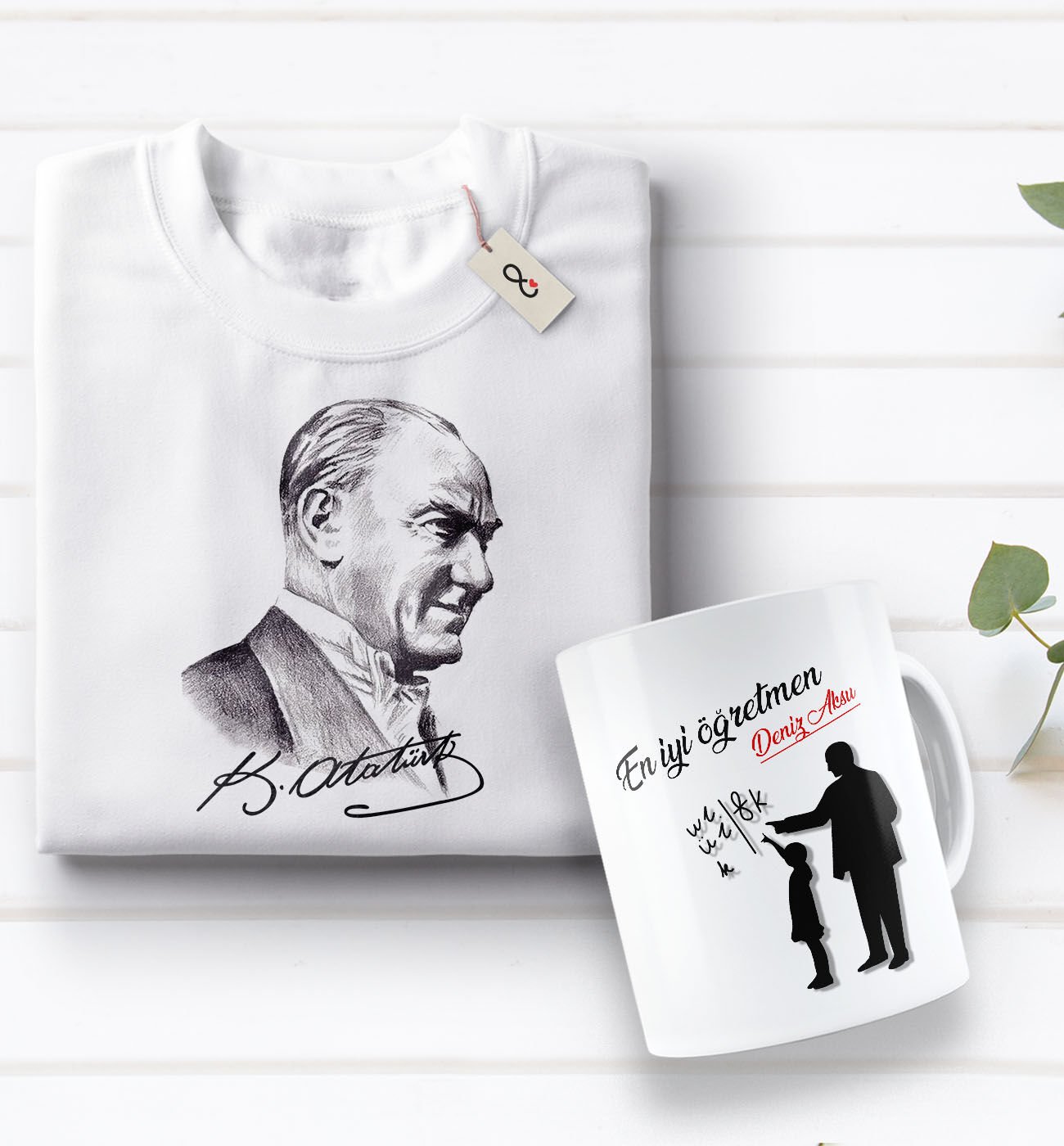 BK Gift Kişiye Özel Öğretmenler Günü Tasarımlı Kupa Bardak ve Atatürk Baskılı Tişört Hediye Seti- 3-7, Öğretmene Hediye, Öğretmenler Günü, 100. Yıl Hediyesi