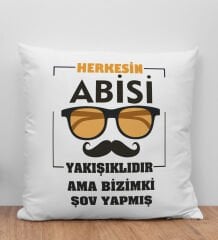 BK Gift Herkesin Abisi Yakışıklıdır Ama Bizimki Şov Yapmış Tasarımlı Beyaz Kırlent Yastık, Ev Hediyesi, Doğum Günü Hediyesi