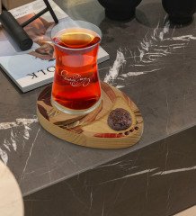 Kişiye Özel Çiçekler Tasarımlı Doğal Ahşap Tabaklı Heybeli Çay Bardağı Sunum Seti Model 3