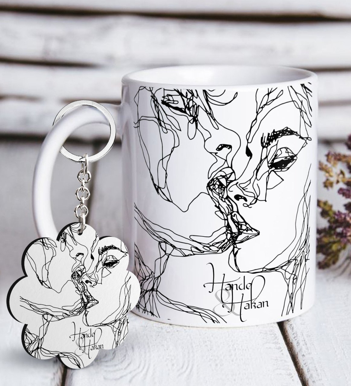 Kişiye Özel Öpücük Beyaz Kupa ve Anahtarlık Hediye Seti