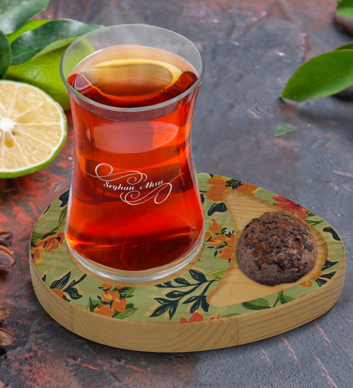 Kişiye Özel Çiçekler Tasarımlı Doğal Ahşap Tabaklı Heybeli Çay Bardağı Sunum Seti Model 5