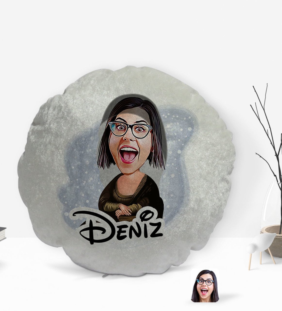 Kişiye Özel İsimli Mona Lisa Karikatürlü Yuvarlak Dekoratif Kırlent Yastık-1