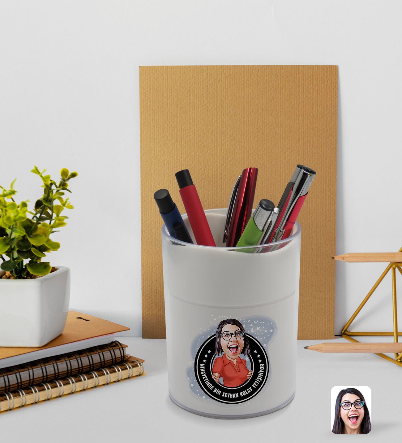 BK Gift Kişiye Özel Kadın Kolay Yetişmiyor Karikatürlü Beyaz Akrilik Kalemlik - Model 3