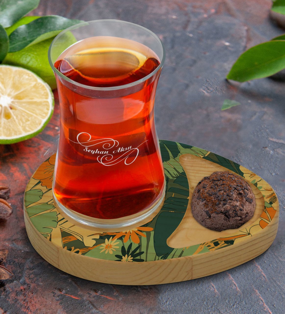 Kişiye Özel Çiçekler Tasarımlı Doğal Ahşap Tabaklı Heybeli Çay Bardağı Sunum Seti Model 7