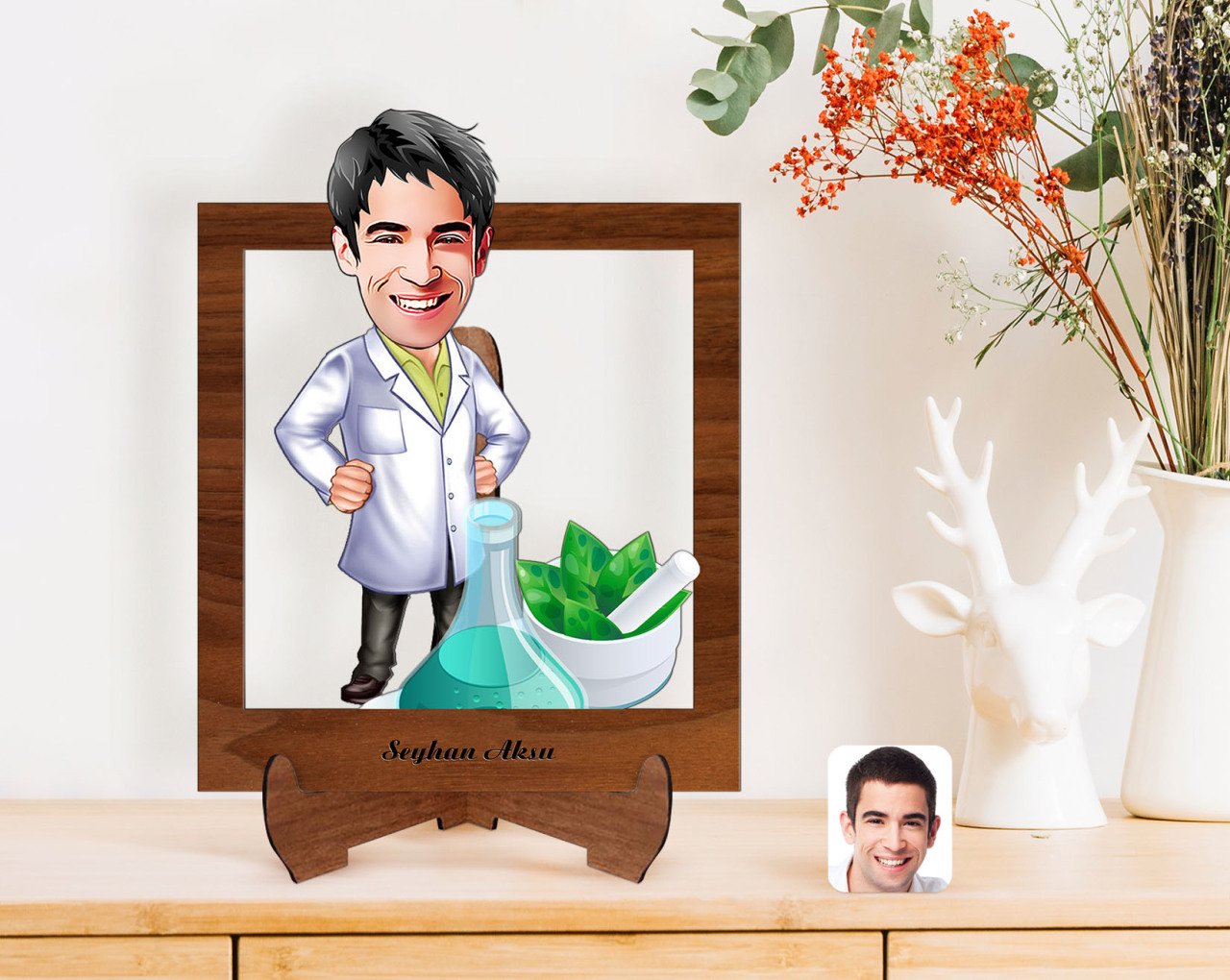 Kişiye Özel Erkek Eczacı Karikatürlü Ahşap Standlı 3D Biblo-1