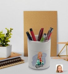 BK Gift Kişiye Özel Kadın Karikatürlü Beyaz Akrilik Kalemlik - Model 24