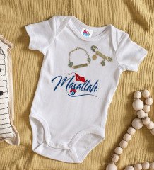 BK Kids Kişiye Özel Maşallah Tasarımlı Beyaz Bebek Body Zıbın Erkek Bebek Künyesi ve İğnesi Hediye Seti-3