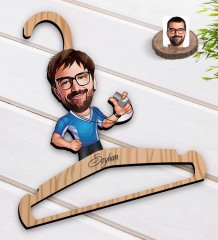 Kişiye Özel Erkek Antrenör Karikatürlü Standart Boy Ahşap Elbise Askısı-1