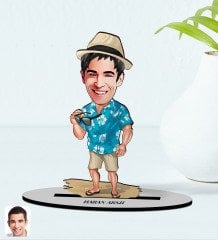 BK Gift Kişiye Özel Tatilci Adam Karikatürlü Ahşap Biblo Model 1
