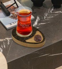 Kişiye Özel Mermer Tasarımlı Doğal Ahşap Tabaklı Heybeli Çay Bardağı Sunum Seti Model 9