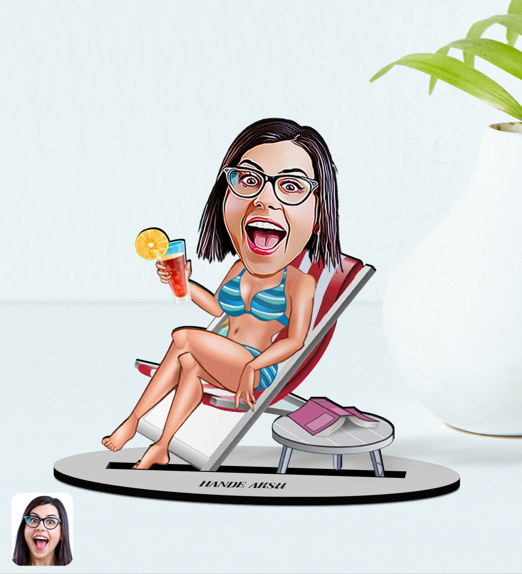BK Gift Kişiye Özel Tatilci Kadın Karikatürlü Ahşap Biblo Model 2