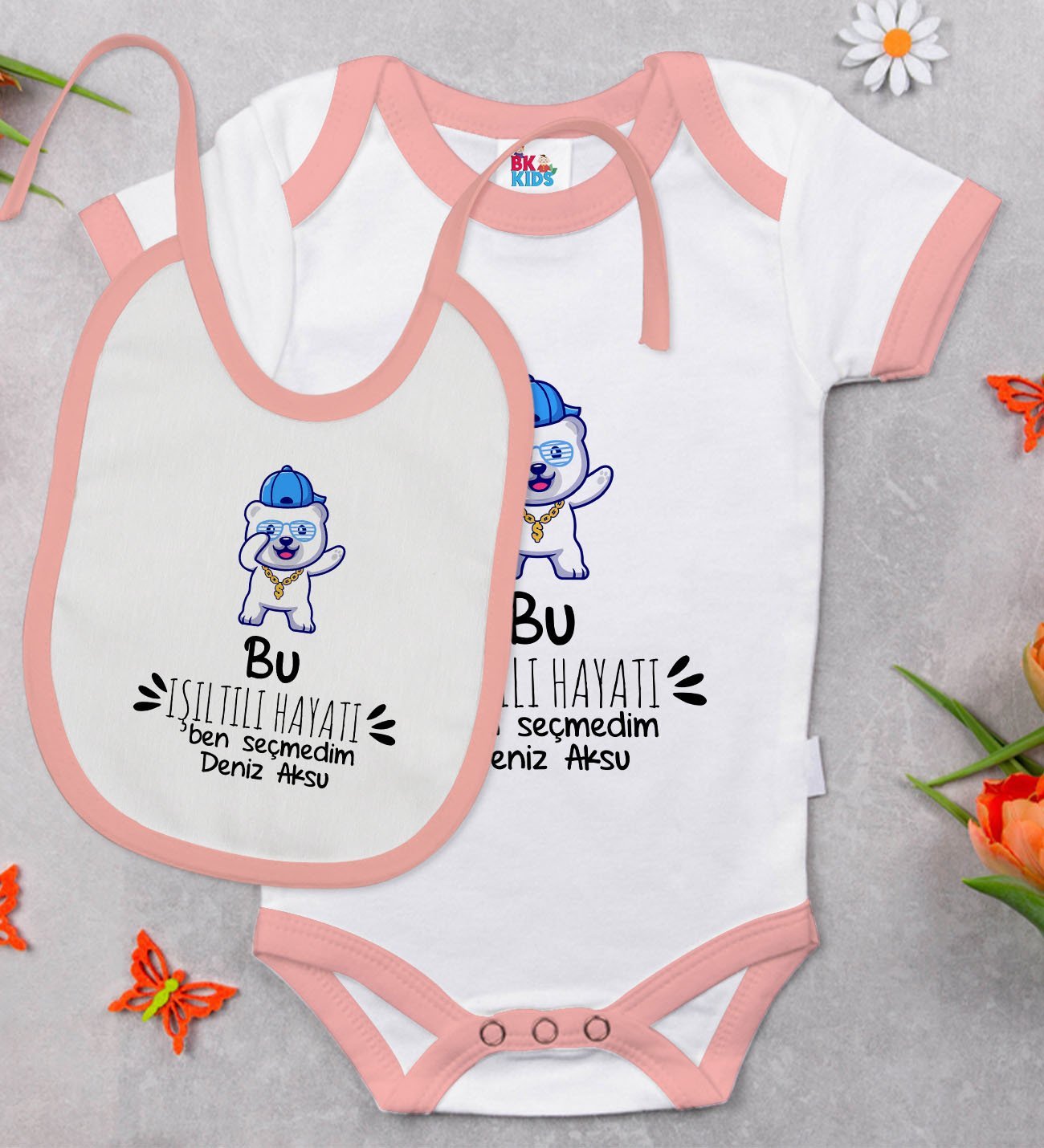 BK Kids Kişiye Özel Bu Işıltılı Hayatı Ben Seçmedim Tasarımlı Pembe Bebek Body Zıbın ve Mama Önlüğü Hediye Seti