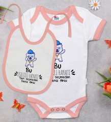 BK Kids Kişiye Özel Bu Işıltılı Hayatı Ben Seçmedim Tasarımlı Pembe Bebek Body Zıbın ve Mama Önlüğü Hediye Seti