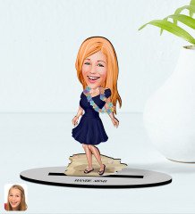 BK Gift Kişiye Özel Tatilci Kadın Karikatürlü Ahşap Biblo Model 5