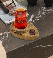 Kişiye Özel Mermer Tasarımlı Doğal Ahşap Tabaklı Heybeli Çay Bardağı Sunum Seti Model 17