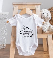 BK Kids Kişiye Özel Evimizin Neşesi Tasarımlı Bebek Body Zıbın ve Mama Önlüğü Hediye Seti - Model 1