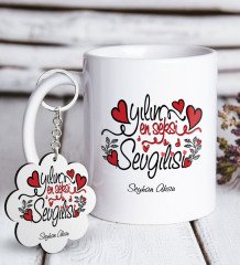Kişiye Özel Yılın En Seksi Sevgilisi Beyaz Kupa ve Anahtarlık Hediye Seti