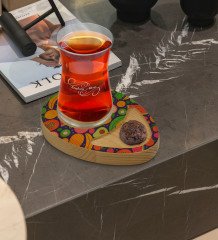 Kişiye Özel Meyveler Tasarımlı Doğal Ahşap Tabaklı Heybeli Çay Bardağı Sunum Seti Model 1