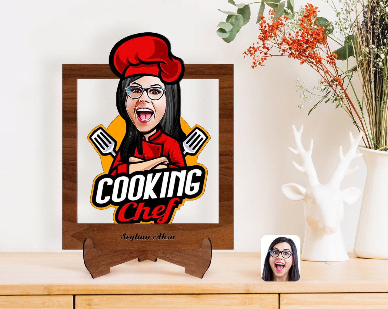 Kişiye Özel Kadın Chef Karikatürlü Ahşap Standlı 3D Biblo-11