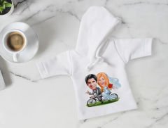 BK Gift Kişiye Özel Sevgililer Karikatürlü Mini Beyaz İçki Şişesi Tişörtü , Ev Bar Dekoru, Viski, Şarap, Votka, Rakı Şişesi Tişörtü, Ev Barı-3