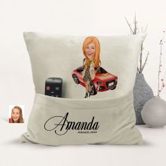 BK Gift Kişiye Özel Boss Anne Karikatür Tasarımlı Organizer Kumanda ve Atıştırmalık Cepli Sarı Kırlent Yastık-3 Arkadaşa Hediye, Cepli Yastık
