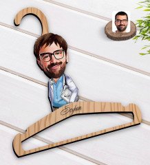 Kişiye Özel Erkek Doktor Karikatürlü Standart Boy Ahşap Elbise Askısı-8