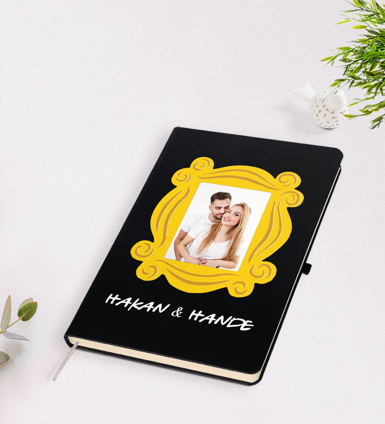 BK Gift Kişiye Özel Fotoğraflı Friends Monica’s Kapı Çerçevesi Tasarımlı Siyah Defter