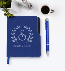 Kişiye Özel Çelenk Baş Harfli İsimli Lacivert Termo Deri Defter Kalem Seti-4