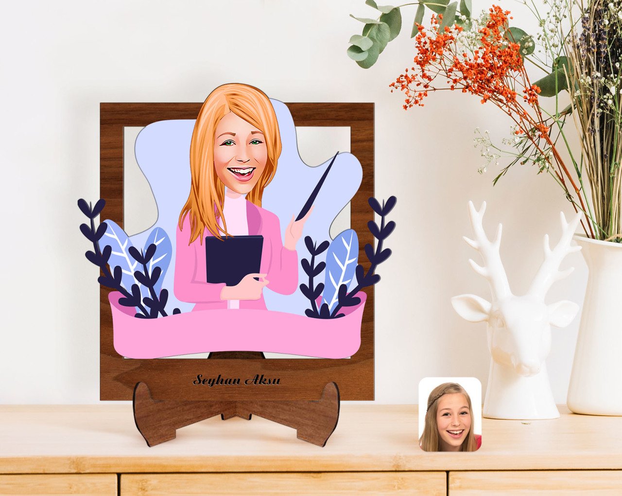 Kişiye Özel Kadın Sınıf Öğretmeni Karikatürlü Ahşap Standlı 3D Biblo-2