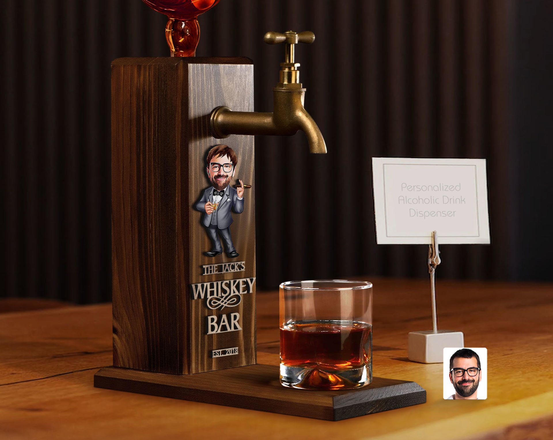 BK Gift Kişiye Özel Kabartma Karikatürlü İsimli Musluklu Ahşap Viski Standı, Viski Çeşmesi, Doğum Günü Hediyesi, Ev Hediyesi, İçecek Dispenseri-15