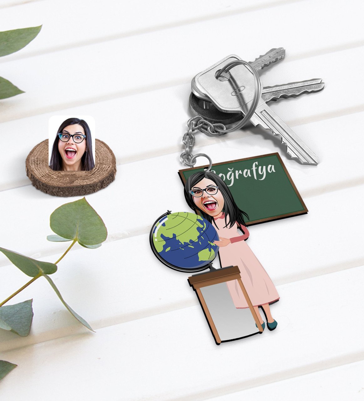 Kişiye Özel Kadın Coğrafya Öğretmeni Karikatürlü Ahşap Anahtarlık-1