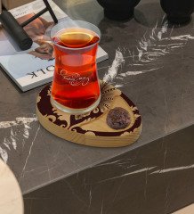 Kişiye Özel Retro Motif Tasarımlı Doğal Ahşap Tabaklı Heybeli Çay Bardağı Sunum Seti Model 7