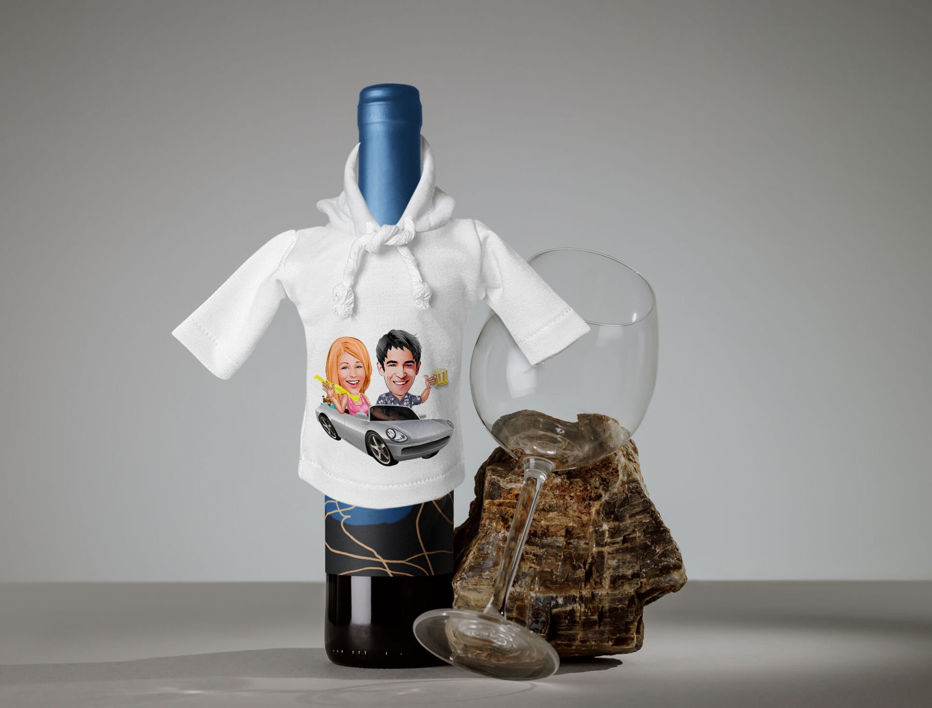 BK Gift Kişiye Özel Sevgililer Karikatürlü Mini Beyaz İçki Şişesi Tişörtü , Ev Bar Dekoru, Viski, Şarap, Votka, Rakı Şişesi Tişörtü, Ev Barı-27