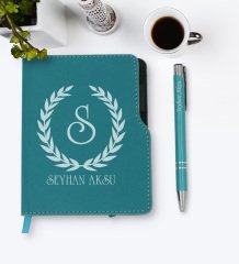 Kişiye Özel Çelenk Baş Harfli İsimli Turkuaz Termo Deri Defter Kalem Seti-2
