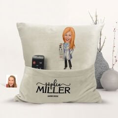 BK Gift Kişiye Özel Doktor Karikatür Tasarımlı Organizer Kumanda ve Atıştırmalık Cepli Sarı Kırlent Yastık-7 Arkadaşa Hediye, Cepli Yastık