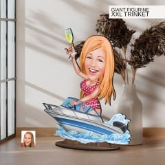 BK Gift Kişiye Özel Tatilci Kadın Karikatürlü Büyük Boy Ahşap Biblo-3 Arkadaşa Hediye , Sevgiliye Hediye, Kişiye Özel Biblolar