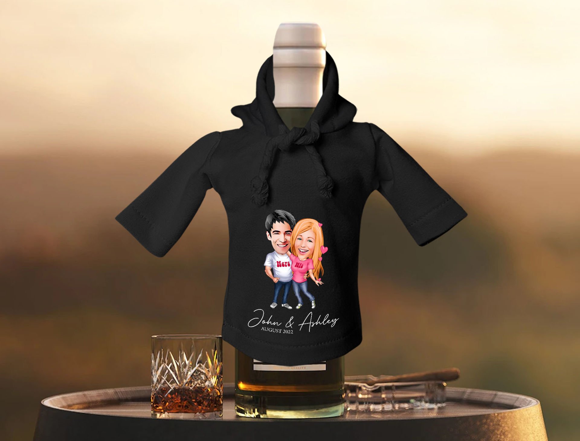 BK Gift Kişiye Özel Sevgililer Karikatürlü Mini Siyah İçki Şişesi Tişörtü , Ev Bar Dekoru, Viski, Şarap, Votka, Rakı Şişesi Tişörtü, Ev Barı-15