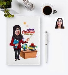 Kişiye Özel Tesettürlü Bayan Öğretmen Karikatürlü 2023 Deri Ajanda & Kalem Hediye Seti - 1