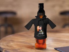 BK Gift Kişiye Özel Sevgililer Karikatürlü Mini Siyah İçki Şişesi Tişörtü , Ev Bar Dekoru, Viski, Şarap, Votka, Rakı Şişesi Tişörtü, Ev Barı-21