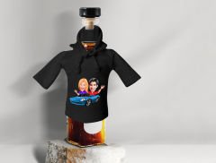 BK Gift Kişiye Özel Sevgililer Karikatürlü Mini Siyah İçki Şişesi Tişörtü , Ev Bar Dekoru, Viski, Şarap, Votka, Rakı Şişesi Tişörtü, Ev Barı-26