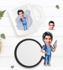 Kişiye Özel Erkek Doktor Karikatürlü Beyaz Kupa ve Ahşap Bardak Altlığı Hediye Seti-3