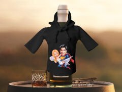 BK Gift Kişiye Özel Sevgililer Karikatürlü Mini Siyah İçki Şişesi Tişörtü , Ev Bar Dekoru, Viski, Şarap, Votka, Rakı Şişesi Tişörtü, Ev Barı-30