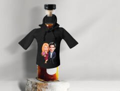 BK Gift Kişiye Özel Sevgililer Karikatürlü Mini Siyah İçki Şişesi Tişörtü , Ev Bar Dekoru, Viski, Şarap, Votka, Rakı Şişesi Tişörtü, Ev Barı-31