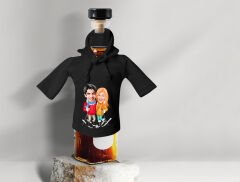 BK Gift Kişiye Özel Sevgililer Karikatürlü Mini Siyah İçki Şişesi Tişörtü , Ev Bar Dekoru, Viski, Şarap, Votka, Rakı Şişesi Tişörtü, Ev Barı-40