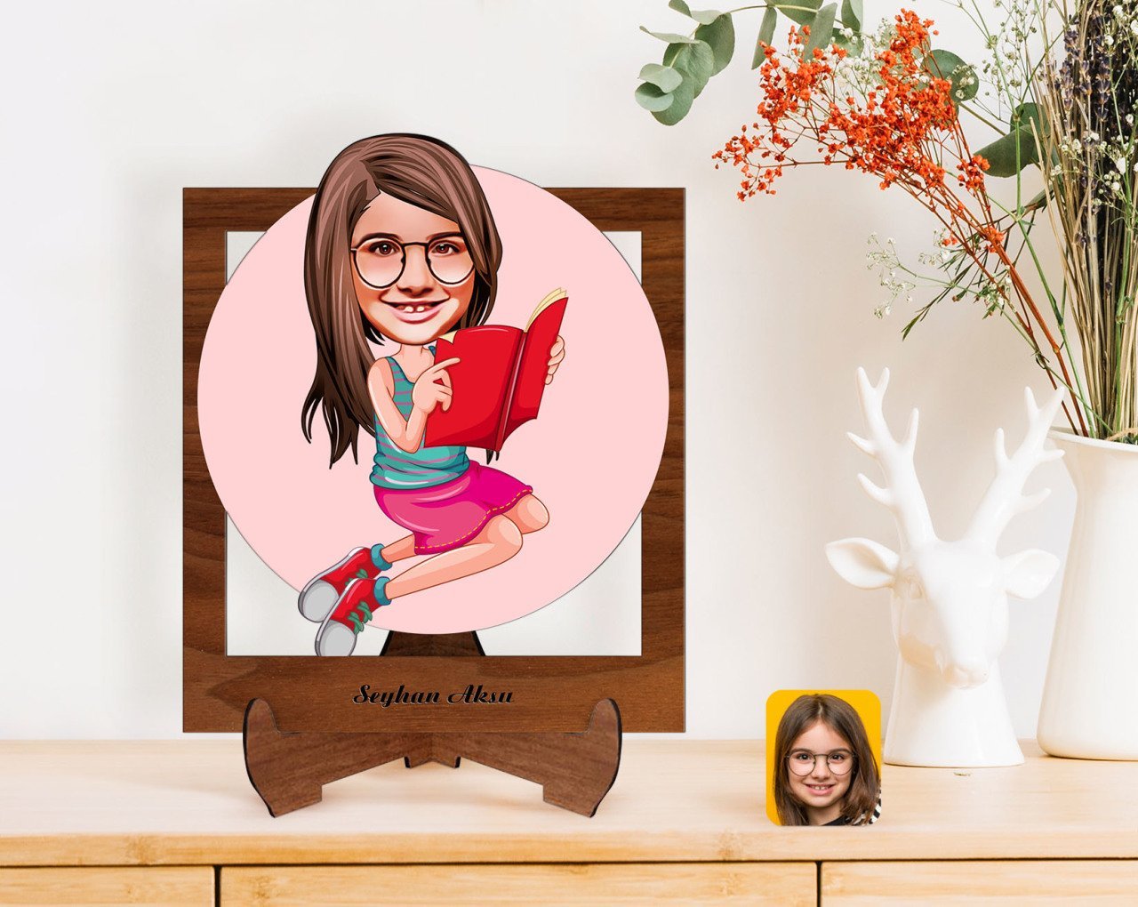 Kişiye Özel Kız Çocuk Karikatürlü Ahşap Standlı 3D Biblo-5