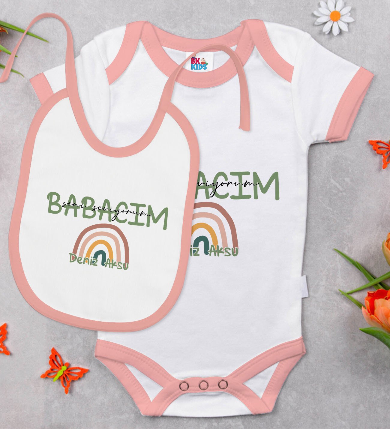 BK Kids Kişiye Özel Babacım Tasarımlı Pembe Bebek Body Zıbın ve Mama Önlüğü Hediye Seti