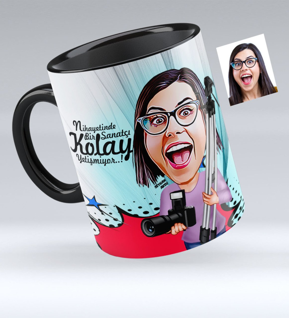 Kişiye Özel Bayan Fotoğraf Sanatçısı Karikatürlü Siyah Kupa Bardak - 1